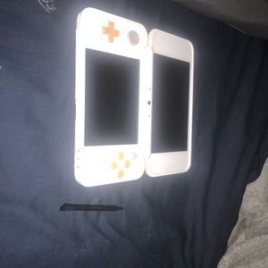 Nintendo 2ds xl (only the system no charger)